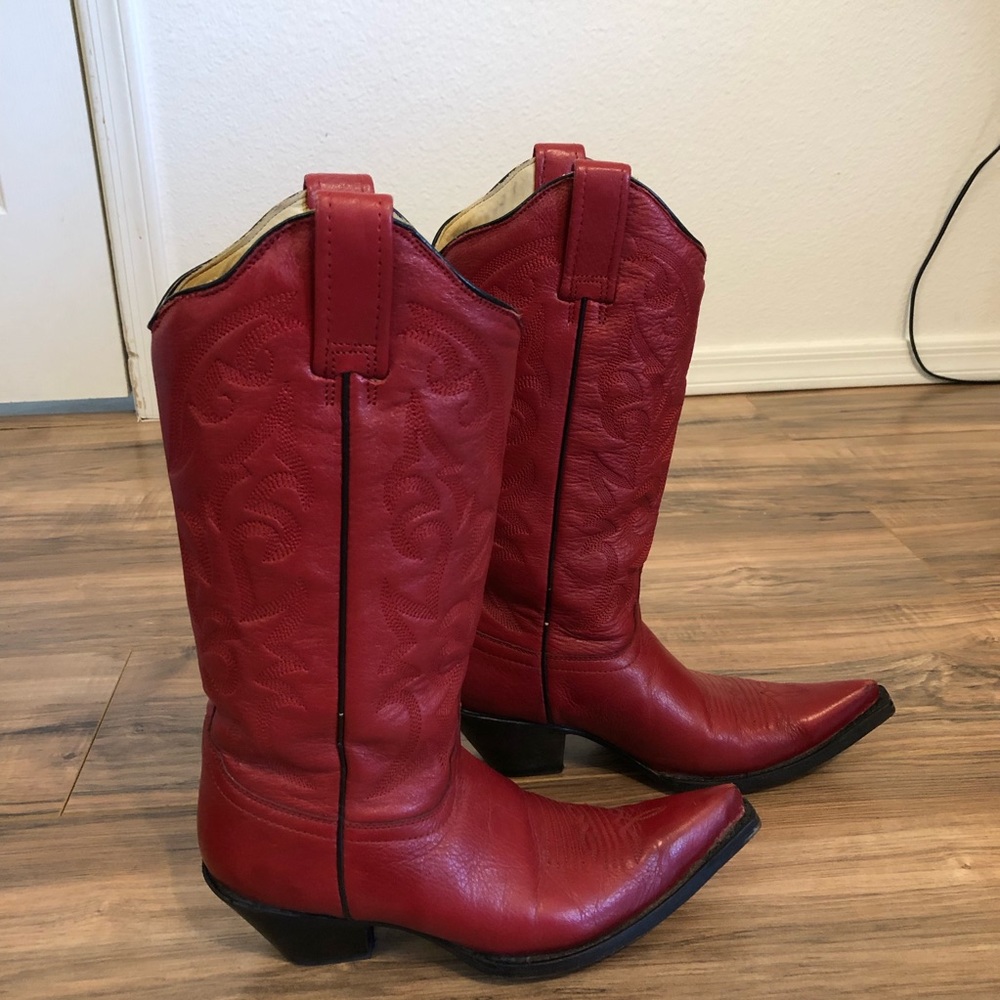 Bright red cowgirl boots. Size 7 1/2. Used but in good condition still.